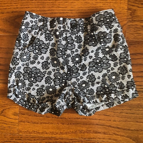 Garanimals Other - $5/25 Girls Black & White Floral Shorts